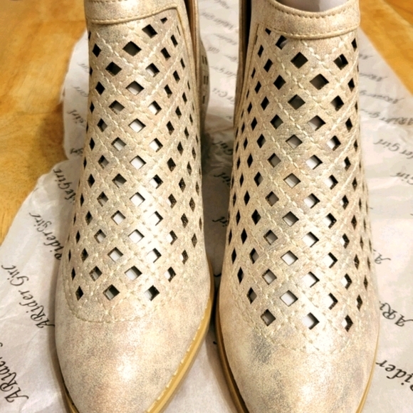 Abby NWT Metallic Lattice Bootie 6 - Picture 3 of 8